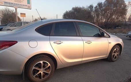 Opel Astra J, 2012 год, 900 000 рублей, 2 фотография