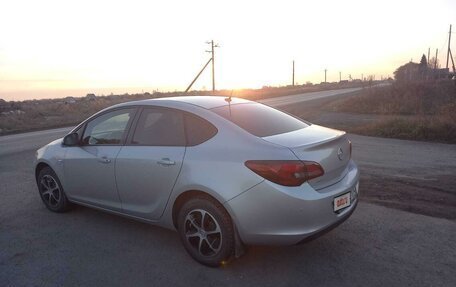 Opel Astra J, 2012 год, 900 000 рублей, 4 фотография