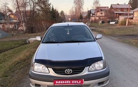 Toyota Avensis III рестайлинг, 2001 год, 580 000 рублей, 1 фотография