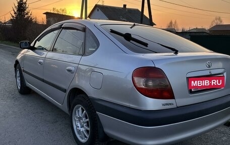 Toyota Avensis III рестайлинг, 2001 год, 580 000 рублей, 9 фотография