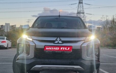 Mitsubishi L200 IV рестайлинг, 2021 год, 3 950 000 рублей, 4 фотография