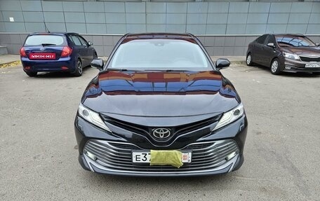 Toyota Camry, 2018 год, 2 690 000 рублей, 2 фотография