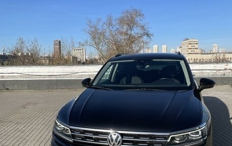 Volkswagen Tiguan II, 2020 год, 3 690 000 рублей, 2 фотография