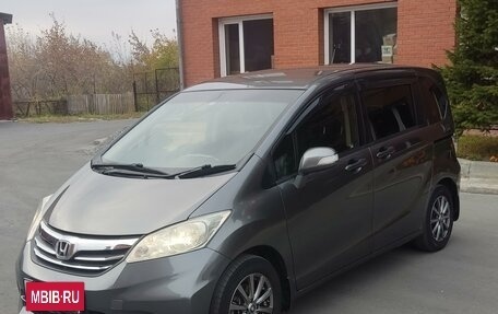 Honda Freed I, 2012 год, 1 300 000 рублей, 2 фотография