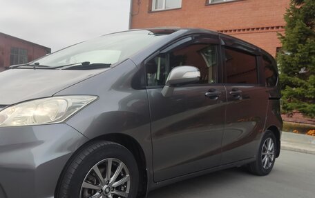 Honda Freed I, 2012 год, 1 300 000 рублей, 16 фотография