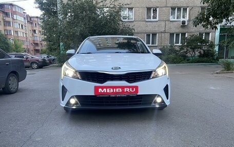 KIA Rio IV, 2020 год, 1 660 000 рублей, 3 фотография