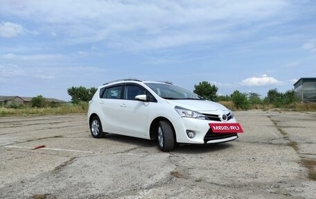 Toyota Verso I, 2014 год, 2 300 000 рублей, 3 фотография