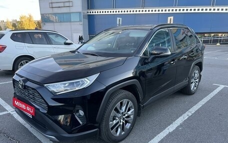 Toyota RAV4, 2021 год, 4 600 000 рублей, 2 фотография