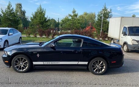 Ford Mustang VI рестайлинг, 2010 год, 1 630 000 рублей, 2 фотография