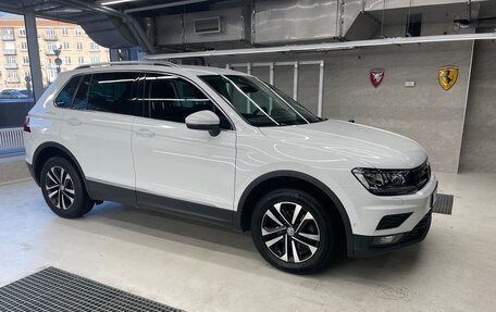 Volkswagen Tiguan II, 2019 год, 2 300 000 рублей, 1 фотография