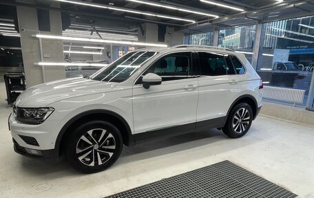 Volkswagen Tiguan II, 2019 год, 2 300 000 рублей, 2 фотография