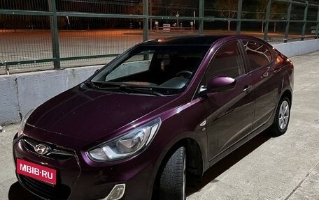 Hyundai Solaris II рестайлинг, 2012 год, 800 000 рублей, 1 фотография