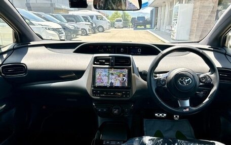 Toyota Prius IV XW50, 2021 год, 1 650 200 рублей, 15 фотография