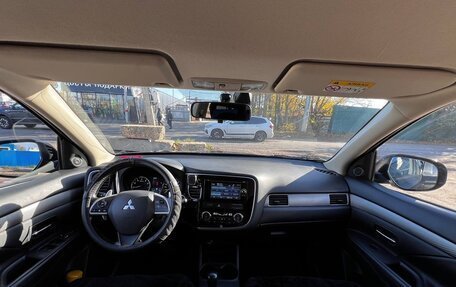 Mitsubishi Outlander III рестайлинг 3, 2014 год, 1 700 000 рублей, 6 фотография