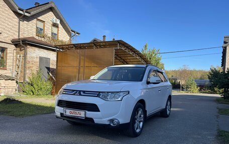 Mitsubishi Outlander III рестайлинг 3, 2013 год, 1 800 000 рублей, 4 фотография