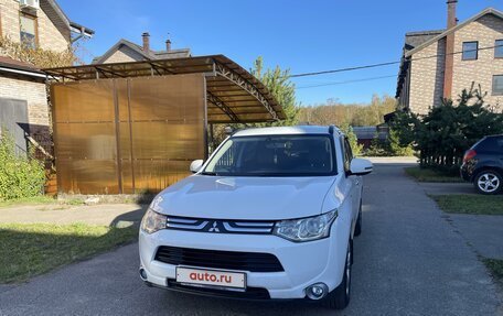 Mitsubishi Outlander III рестайлинг 3, 2013 год, 1 800 000 рублей, 5 фотография