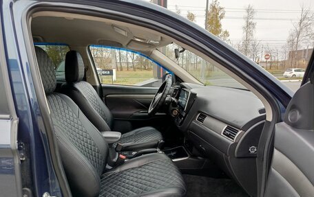 Mitsubishi Outlander III рестайлинг 3, 2017 год, 2 051 100 рублей, 11 фотография