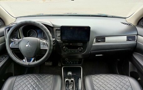 Mitsubishi Outlander III рестайлинг 3, 2017 год, 2 051 100 рублей, 14 фотография