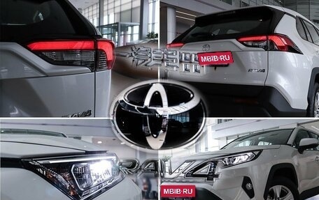 Toyota RAV4, 2024 год, 4 210 000 рублей, 11 фотография