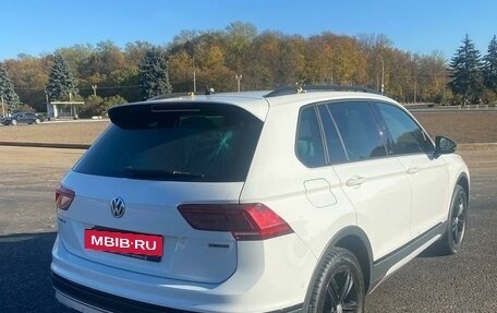 Volkswagen Tiguan II, 2018 год, 2 900 000 рублей, 2 фотография