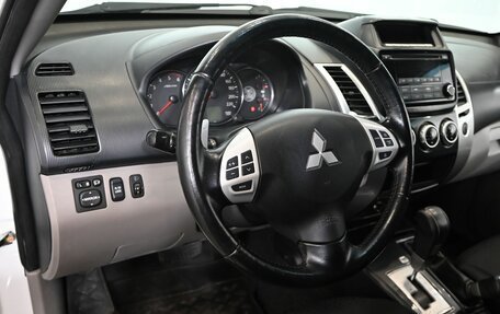 Mitsubishi Pajero Sport II рестайлинг, 2014 год, 2 200 000 рублей, 14 фотография