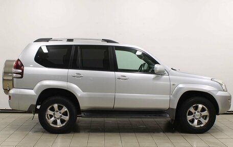 Toyota Land Cruiser Prado 120 рестайлинг, 2007 год, 1 799 900 рублей, 4 фотография