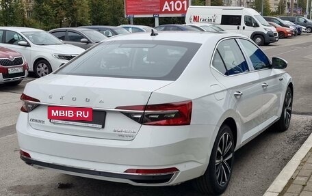 Skoda Superb III рестайлинг, 2024 год, 3 890 000 рублей, 4 фотография