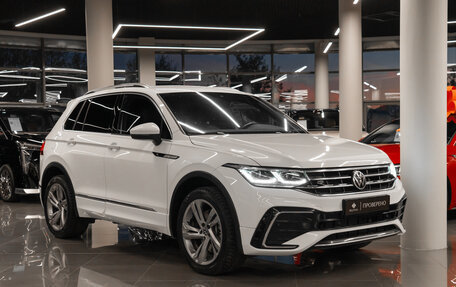 Volkswagen Tiguan II, 2021 год, 3 840 000 рублей, 2 фотография