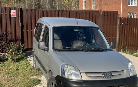 Peugeot Partner II рестайлинг 2, 2011 год, 620 000 рублей, 1 фотография