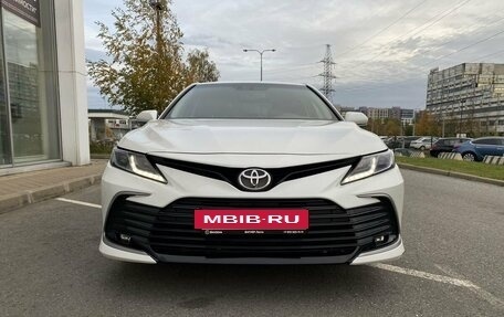 Toyota Camry, 2021 год, 2 360 000 рублей, 2 фотография