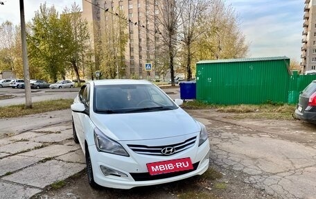 Hyundai Solaris II рестайлинг, 2015 год, 675 000 рублей, 1 фотография