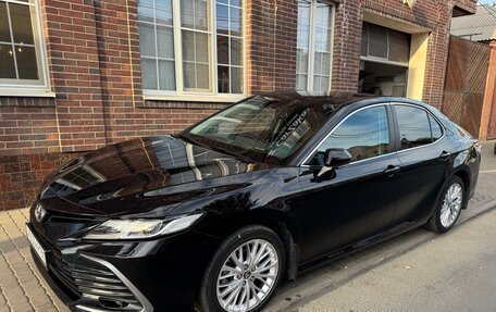 Toyota Camry, 2021 год, 3 850 000 рублей, 1 фотография