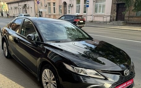 Toyota Camry, 2021 год, 3 850 000 рублей, 2 фотография