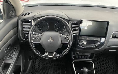 Mitsubishi Outlander III рестайлинг 3, 2018 год, 1 870 000 рублей, 13 фотография