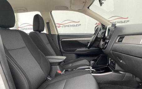 Mitsubishi Outlander III рестайлинг 3, 2018 год, 1 870 000 рублей, 12 фотография