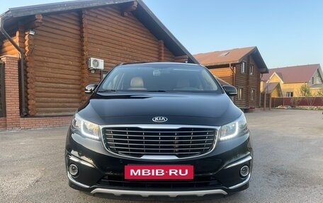 KIA Carnival III, 2016 год, 2 700 000 рублей, 2 фотография