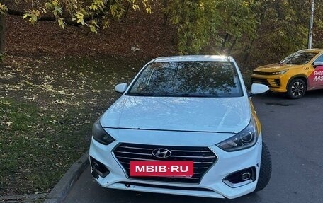 Hyundai Solaris II рестайлинг, 2018 год, 1 050 000 рублей, 3 фотография