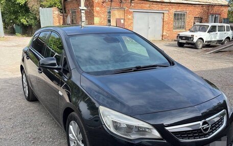 Opel Astra J, 2011 год, 900 000 рублей, 1 фотография