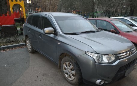 Mitsubishi Outlander III рестайлинг 3, 2013 год, 1 400 000 рублей, 2 фотография