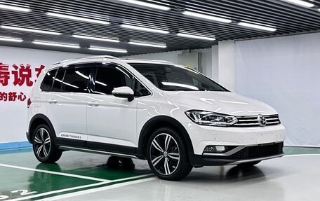 Volkswagen Touran III, 2018 год, 2 250 000 рублей, 3 фотография