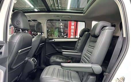 Volkswagen Touran III, 2018 год, 2 250 000 рублей, 14 фотография