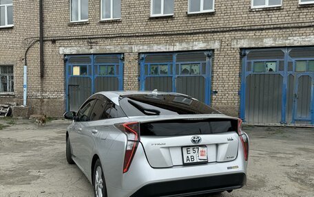 Toyota Prius IV XW50, 2017 год, 1 750 000 рублей, 4 фотография