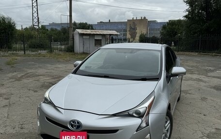 Toyota Prius IV XW50, 2017 год, 1 750 000 рублей, 2 фотография