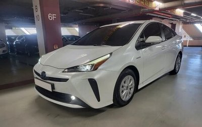 Toyota Prius IV XW50, 2021 год, 2 224 000 рублей, 1 фотография