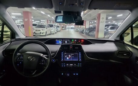 Toyota Prius IV XW50, 2021 год, 2 224 000 рублей, 6 фотография