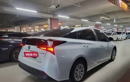 Toyota Prius IV XW50, 2021 год, 2 224 000 рублей, 4 фотография