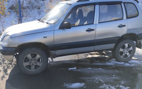 Chevrolet Niva I рестайлинг, 2004 год, 260 000 рублей, 2 фотография