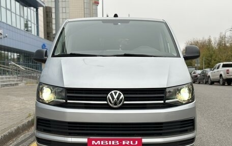 Volkswagen Multivan T6 рестайлинг, 2018 год, 4 390 000 рублей, 2 фотография