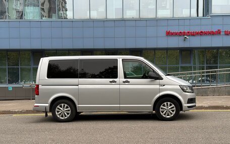 Volkswagen Multivan T6 рестайлинг, 2018 год, 4 390 000 рублей, 8 фотография