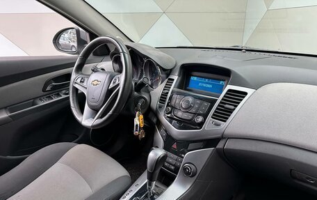 Chevrolet Cruze II, 2010 год, 680 000 рублей, 6 фотография